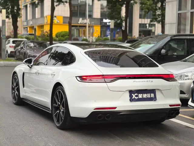 Porsche Panamera — Фото автомобиля 14