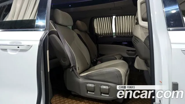 Kia Canival Carnival 4 поколение Бензин 7 мест Hi-Limousine — Фото автомобиля 12