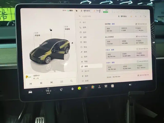 Tesla Model Y — Фото автомобиля 11