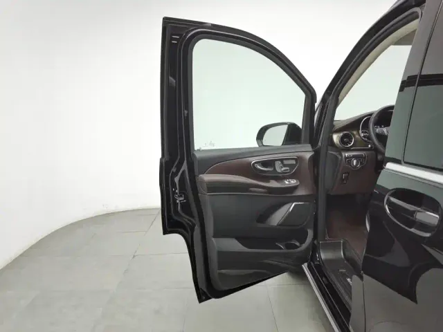Mercedes-Benz V-Class — Фото автомобиля 8