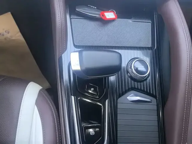 Geely Xingyue L — Фото автомобиля 16