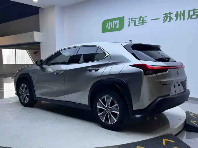 Lexus UX — Фото автомобиля 4