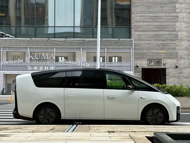 Li Auto MEGA — Фото автомобиля 9