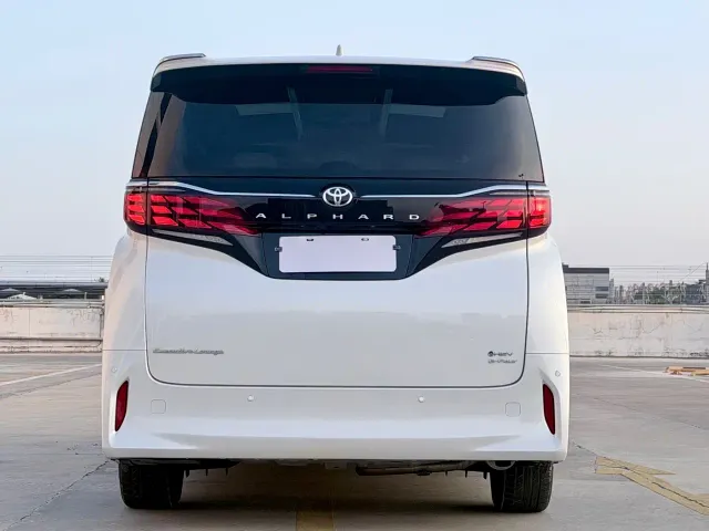 Toyota Alphard — Фото автомобиля 11