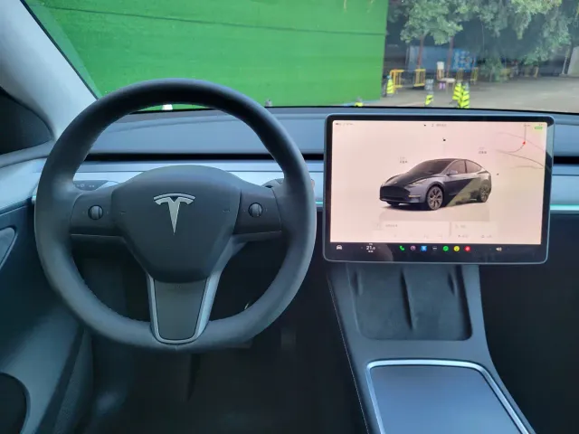 Tesla Model Y — Фото автомобиля 17