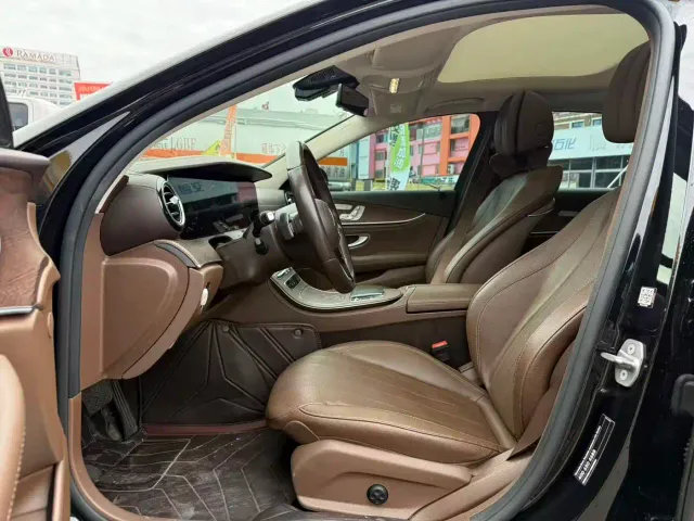 Mercedes-Benz E-Class — Фото автомобиля 4