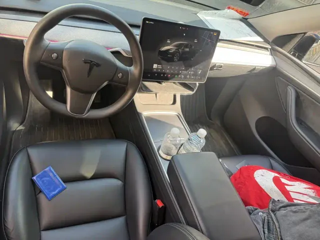 Tesla Model Y — Фото автомобиля 5