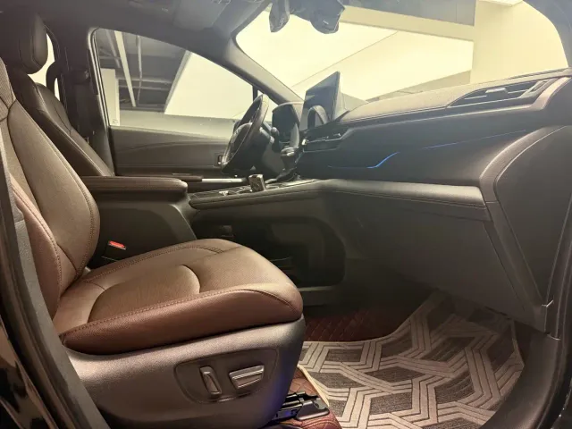 Toyota Sienna — Фото автомобиля 17