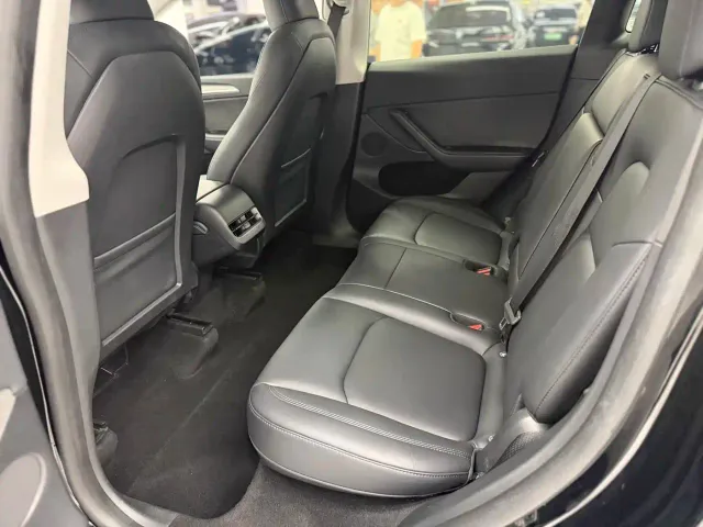 Tesla Model Y — Фото автомобиля 5