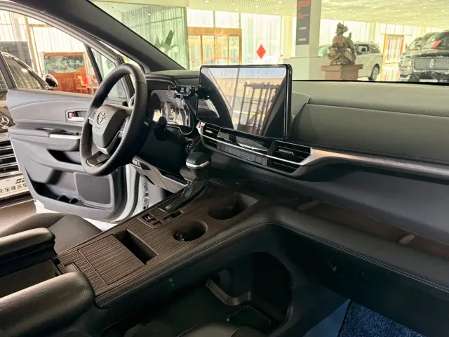 Toyota Granvia — Фото автомобиля 9
