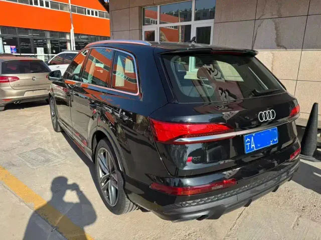 Audi Q7 — Фото автомобиля 3