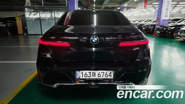 BMW 7 Series G70 — Фото автомобиля 3