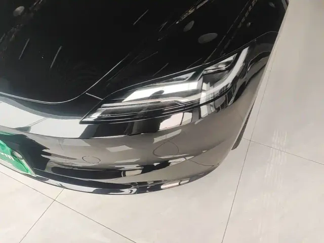 Tesla Model 3 — Фото автомобиля 23