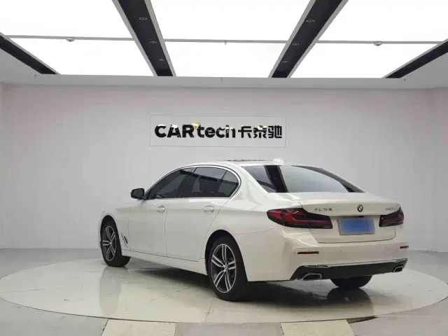 BMW 5 Series — Фото автомобиля 3