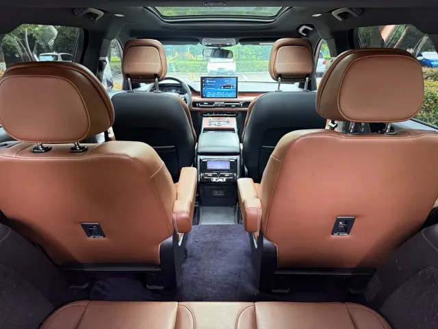 Lincoln Aviator — Фото автомобиля 15