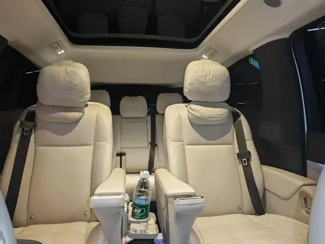 Li Auto MEGA — Фото автомобиля 30