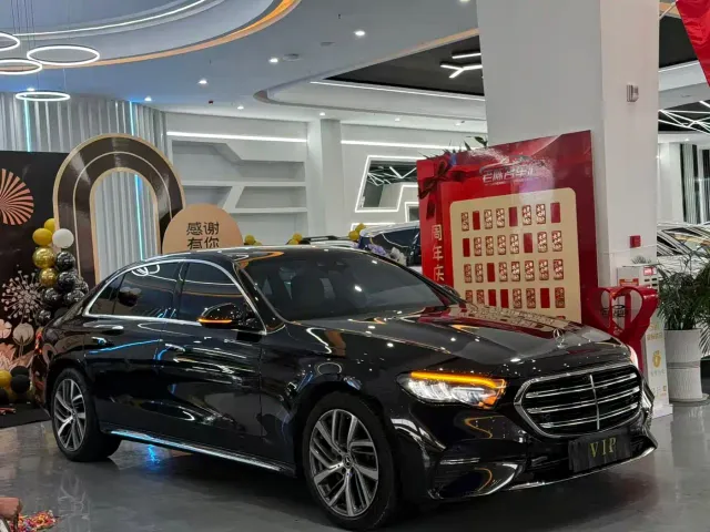 Mercedes-Benz E-Class — Фото автомобиля 3