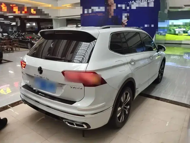 Volkswagen Tiguan L — Фото автомобиля 6