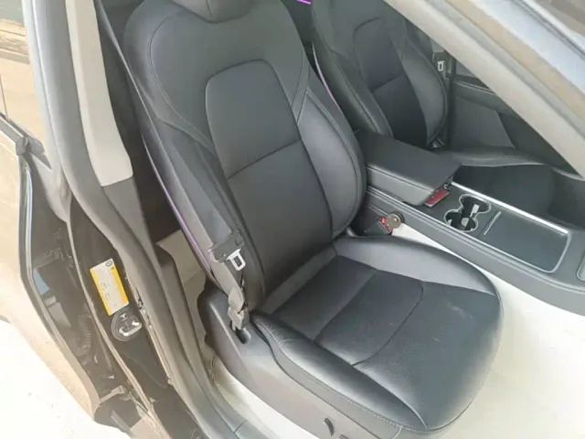 Tesla Model Y — Фото автомобиля 24