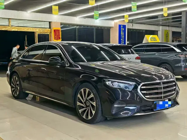 Mercedes-Benz E-Class — Фото автомобиля 3