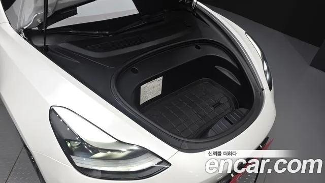 Tesla Model 3 — Фото автомобиля 9