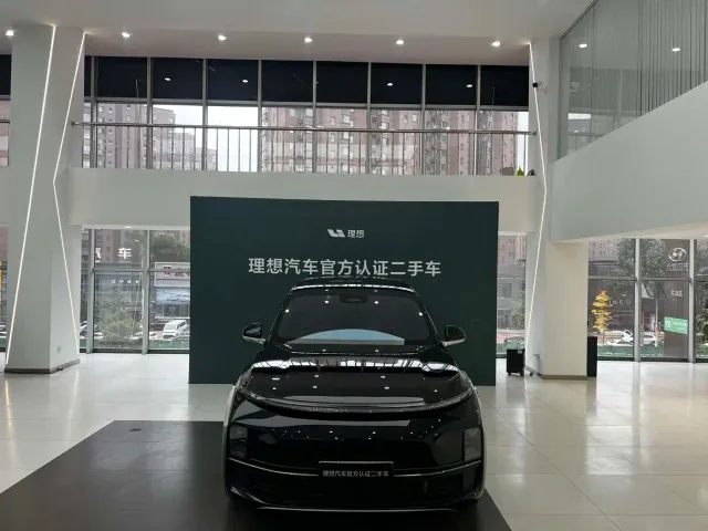 Li Auto L8 — Фото автомобиля 6
