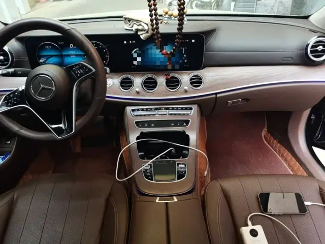 Mercedes-Benz E-Class — Фото автомобиля 12