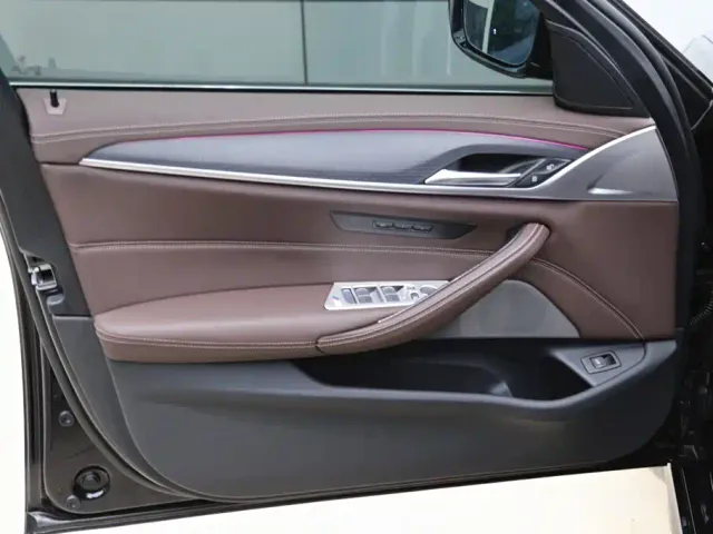 BMW 5 Series — Фото автомобиля 10