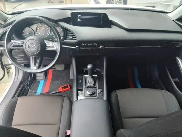 Mazda Axela — Фото автомобиля 9