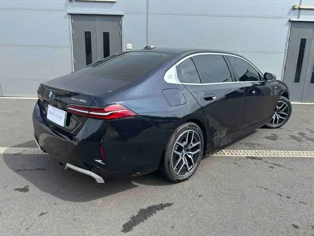 BMW i5 — Фото автомобиля 4