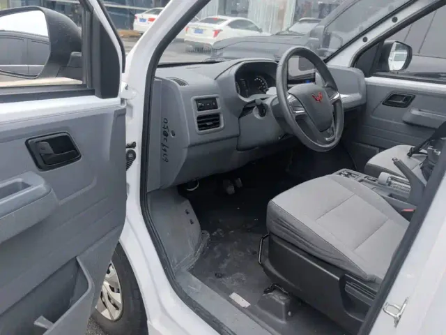 Wuling Yangguang — Фото автомобиля 15