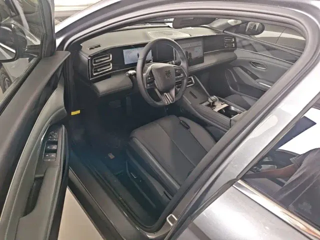 BYD Qin L — Фото автомобиля 14