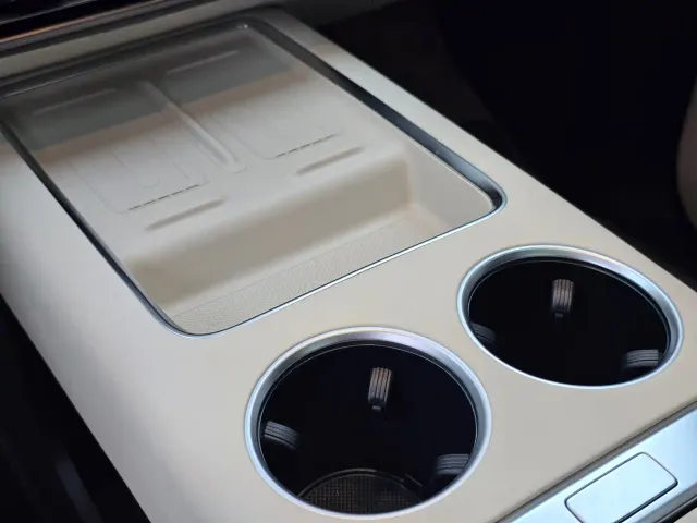 Li Auto MEGA — Фото автомобиля 30