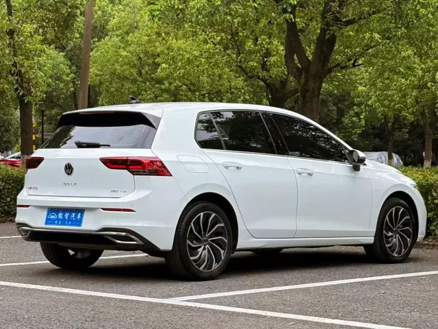 Volkswagen Golf — Фото автомобиля 5
