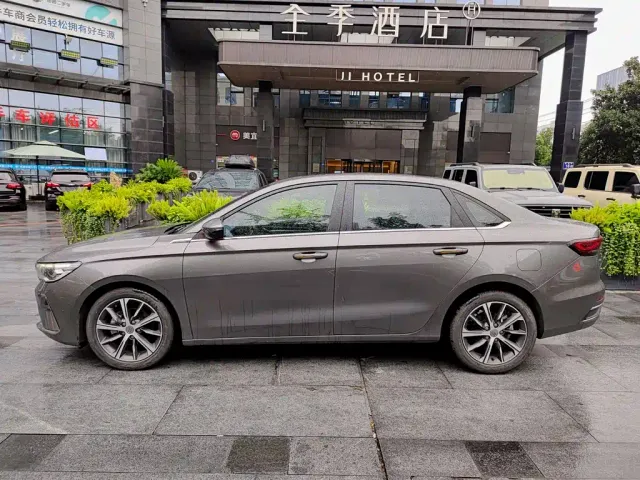 Geely Emgrand — Фото автомобиля 3