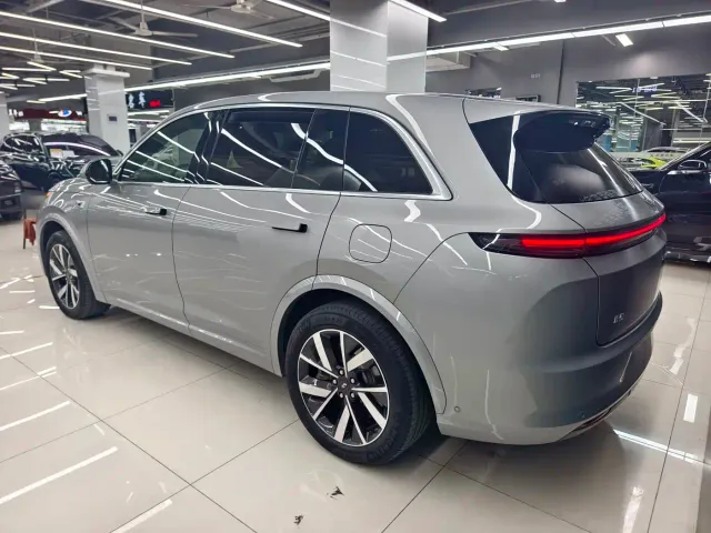 Li Auto L7 — Фото автомобиля 9