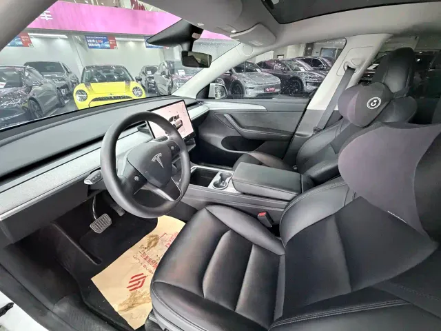 Tesla Model Y — Фото автомобиля 12