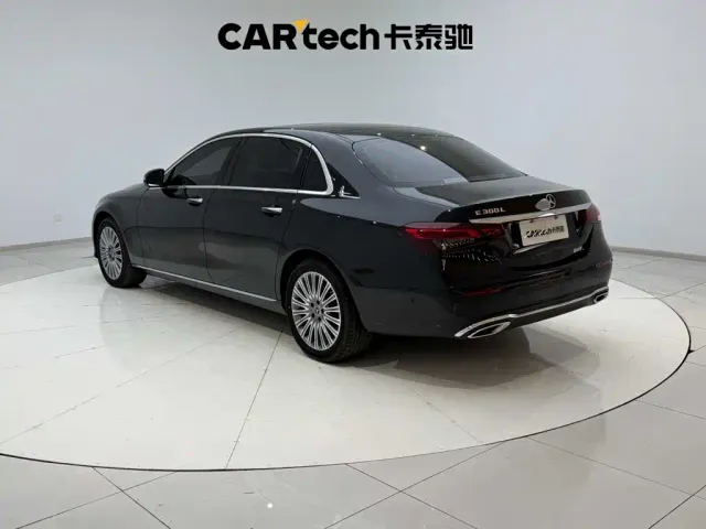 Mercedes-Benz E-Class — Фото автомобиля 7