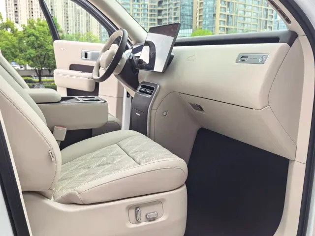 Xiaomi Pengcheng N70 — Фото автомобиля 15