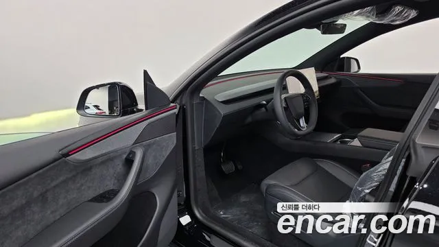 Tesla Model Y — Фото автомобиля 15