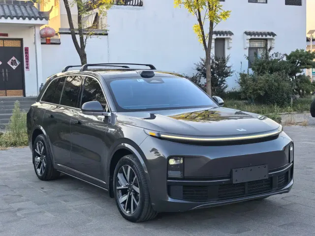 Li Auto L8 — Фото автомобиля 3