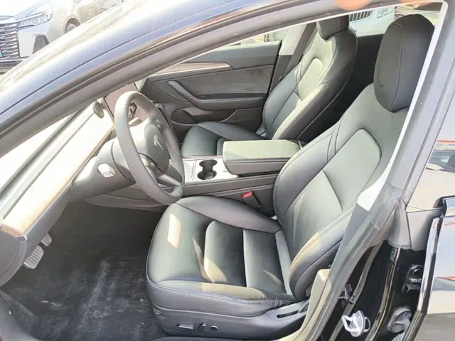Tesla Model 3 — Фото автомобиля 14