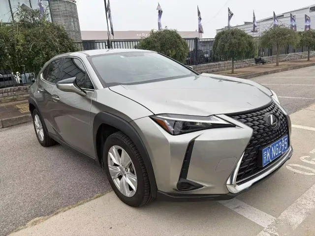Lexus UX — Фото автомобиля 3