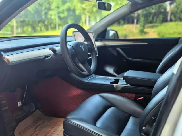 Tesla Model Y — Фото автомобиля 9