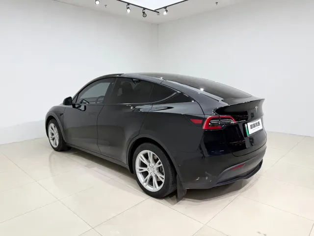 Tesla Model Y — Фото автомобиля 4