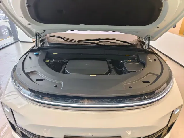 Li Auto L7 — Фото автомобиля 5