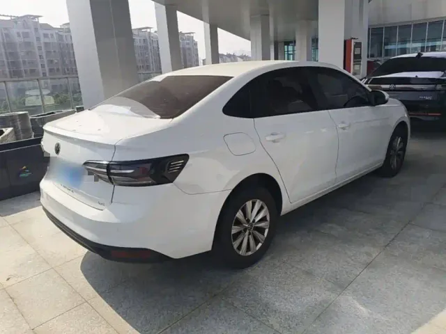 Volkswagen Lavida — Фото автомобиля 6