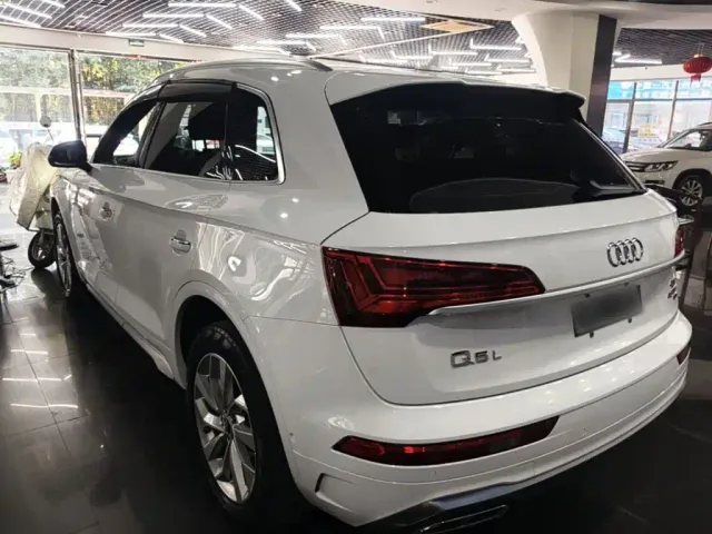 Audi Q5L — Фото автомобиля 4