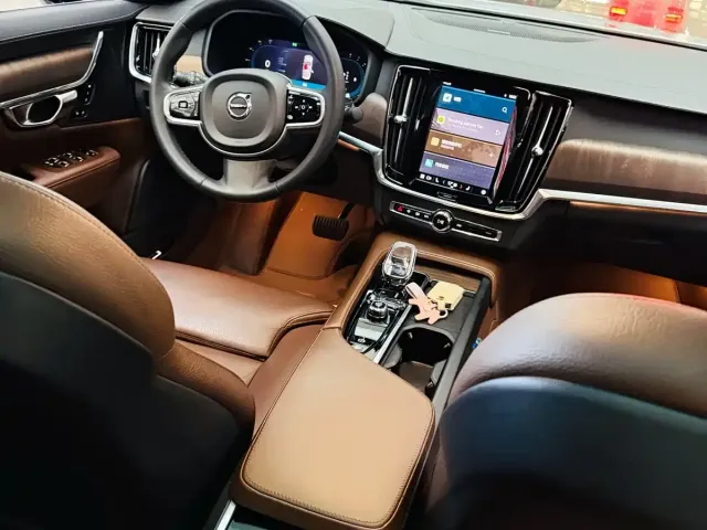 Volvo S90 — Фото автомобиля 11