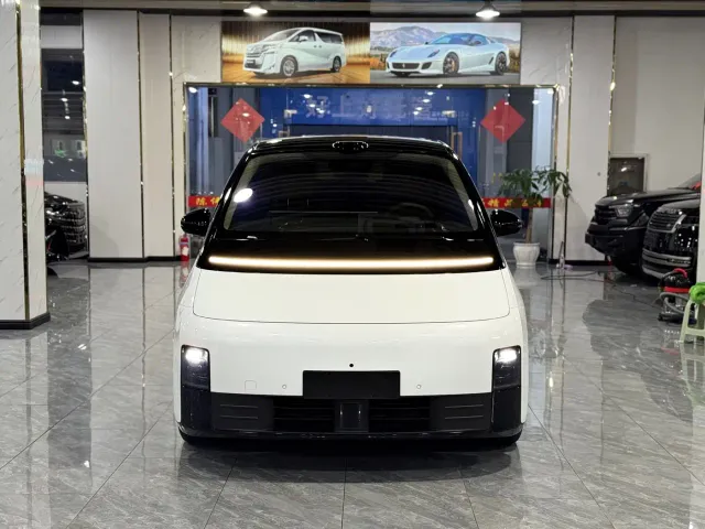 Li Auto MEGA — Фото автомобиля 2